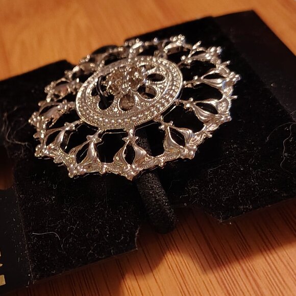 Vintage NWT 1928 Hair Jewelry Ponytail Holder Silver-Tone Snowflake Design - Picture 3 of 5
